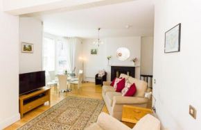 Luxury Three Bed Apartment with Private Balcony and Sea Views